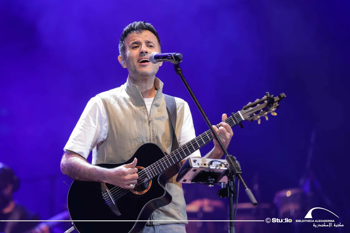 Hamza Namira, la voix moderne du monde arabe qui trouve un écho particulier à Paris