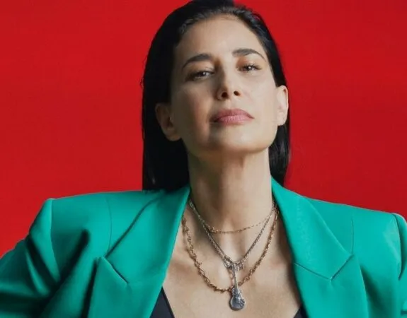 Yara Lapidus, Paris comme atelier d’une voix venue d’Orient