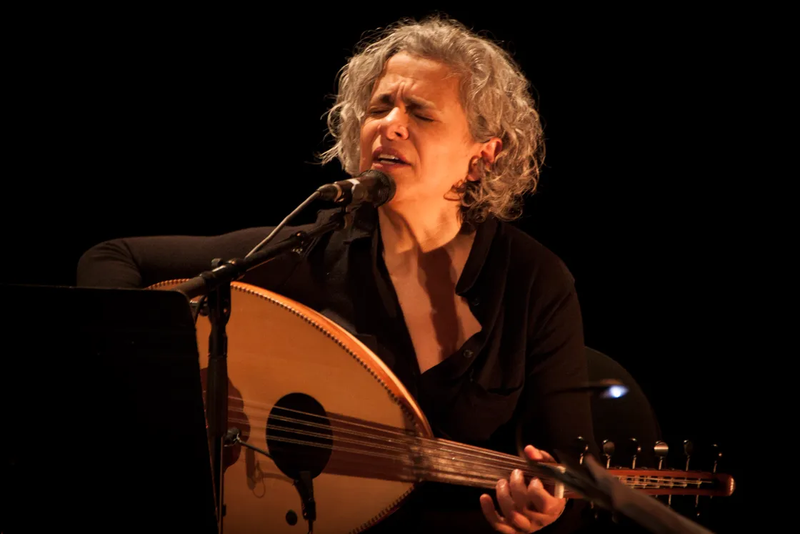 Kamilya Jubran : la voix libre qui réinvente l’Orient à Paris