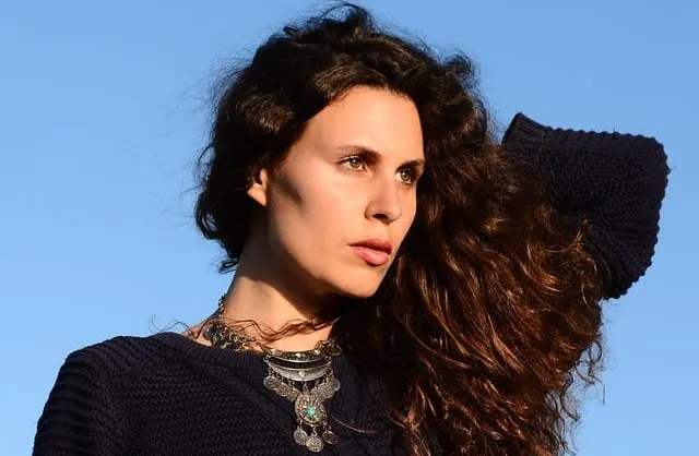 Dafné Kritharas, la voix comme mémoire vivante de la Méditerranée