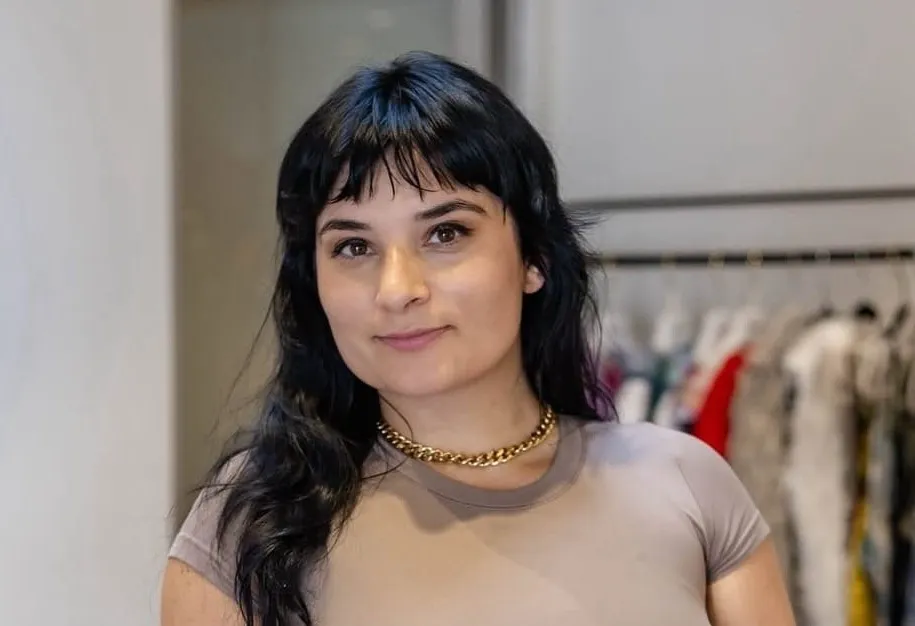 Annabelle Azadé Kajbaf, ou la mode comme langage culturel à l’ère de la surexposition