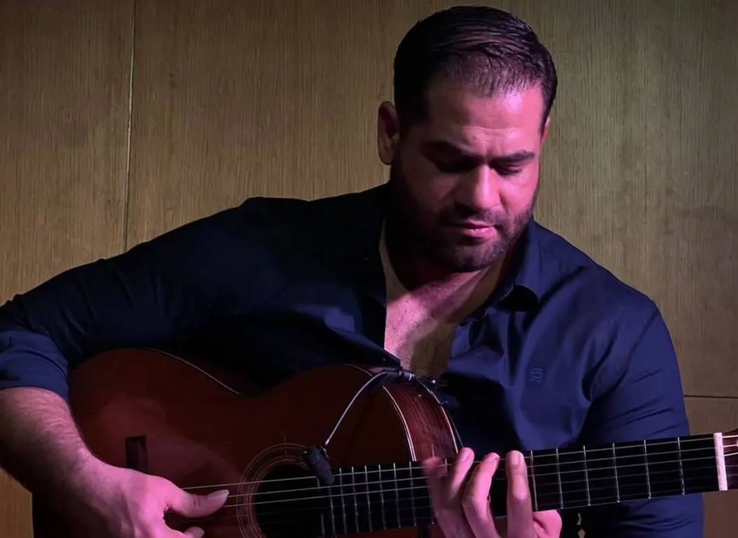 Ahmad Diab, ou l’art de la construction patiente : trajectoire d’un guitariste syrien entre Barcelone et les grandes scènes internationales