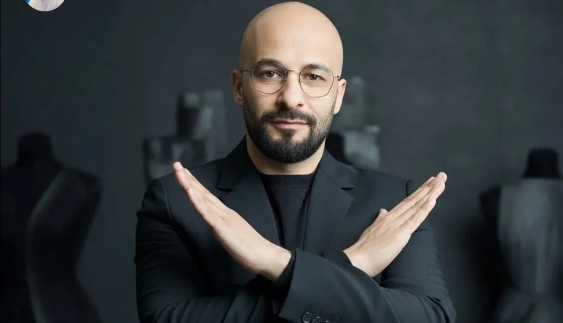 Muaz Al Baghdadi L’ingénieur de l’abaya moderne : quand l’Orient vestimentaire devient un système