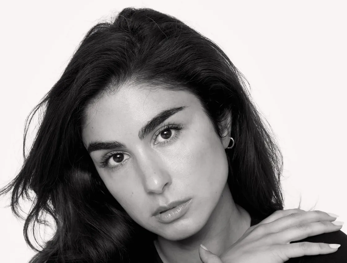 Samya Rahmani Habiter l’entre-deux : une présence née entre les mondes