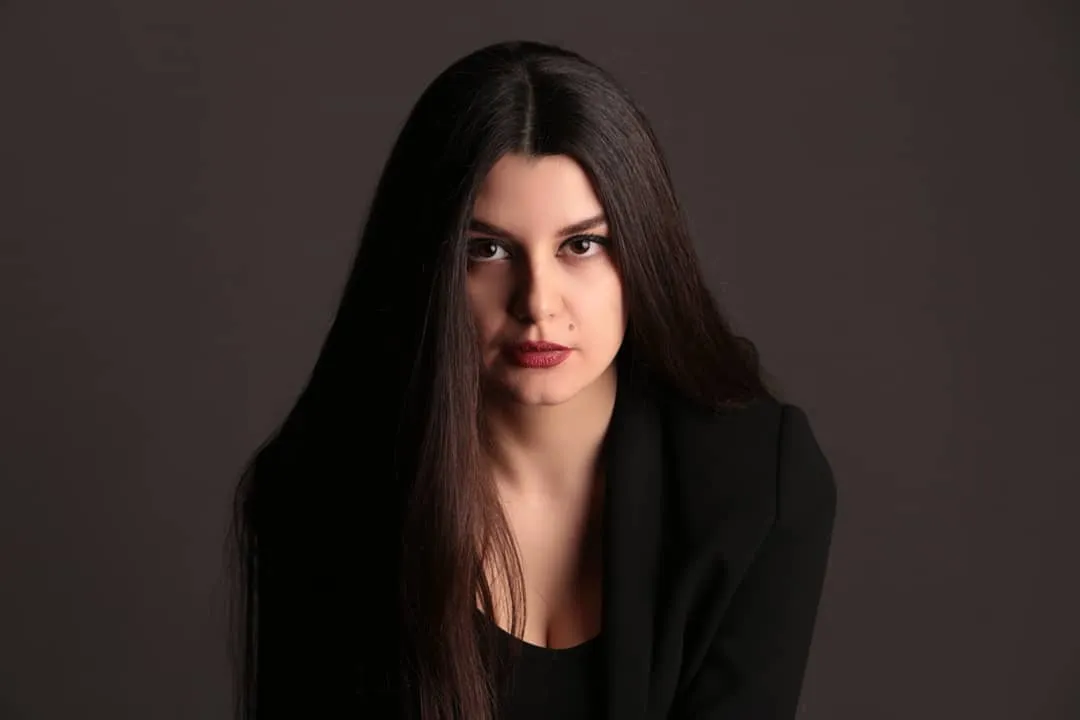 Jafra Younes, déplacer le conflit du corps vers la caméra