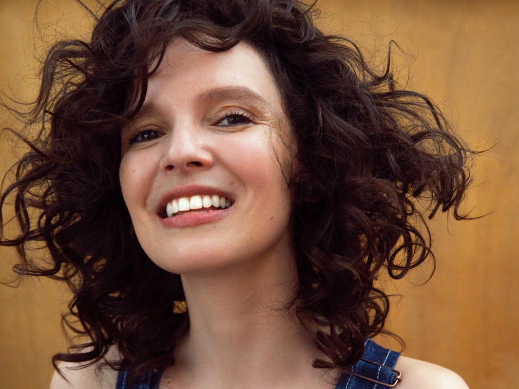 Anne Sila : la voix franco-turque qui réinvente la douceur, la force et l’élégance dans la musique française