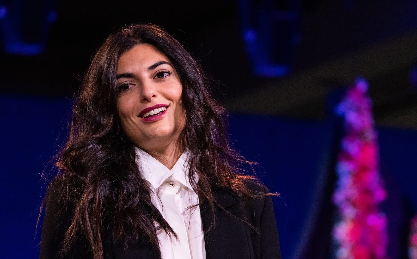 Mounia Akl Une voix libanaise singulière dans le paysage audiovisuel mondial