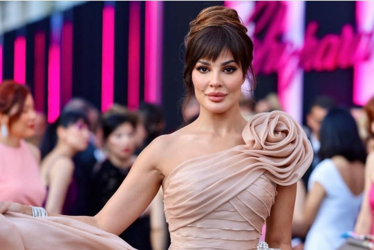 Nadine Njeim : l’actrice libanaise dont la présence à Paris dépasse les lumières de la mode
