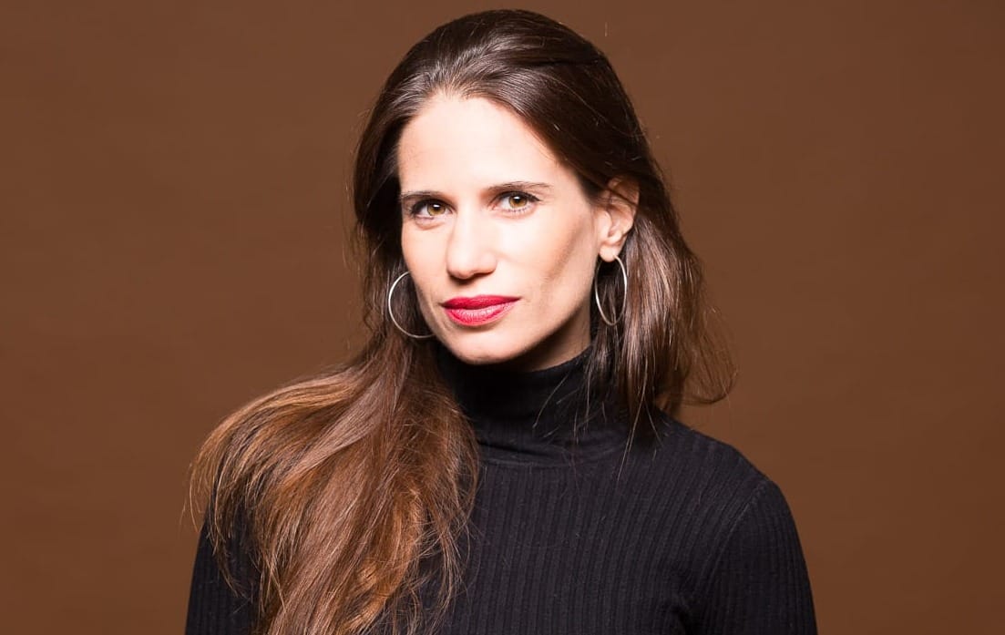 Mona El Yafi : penser le théâtre depuis le corps, écrire depuis l’exil