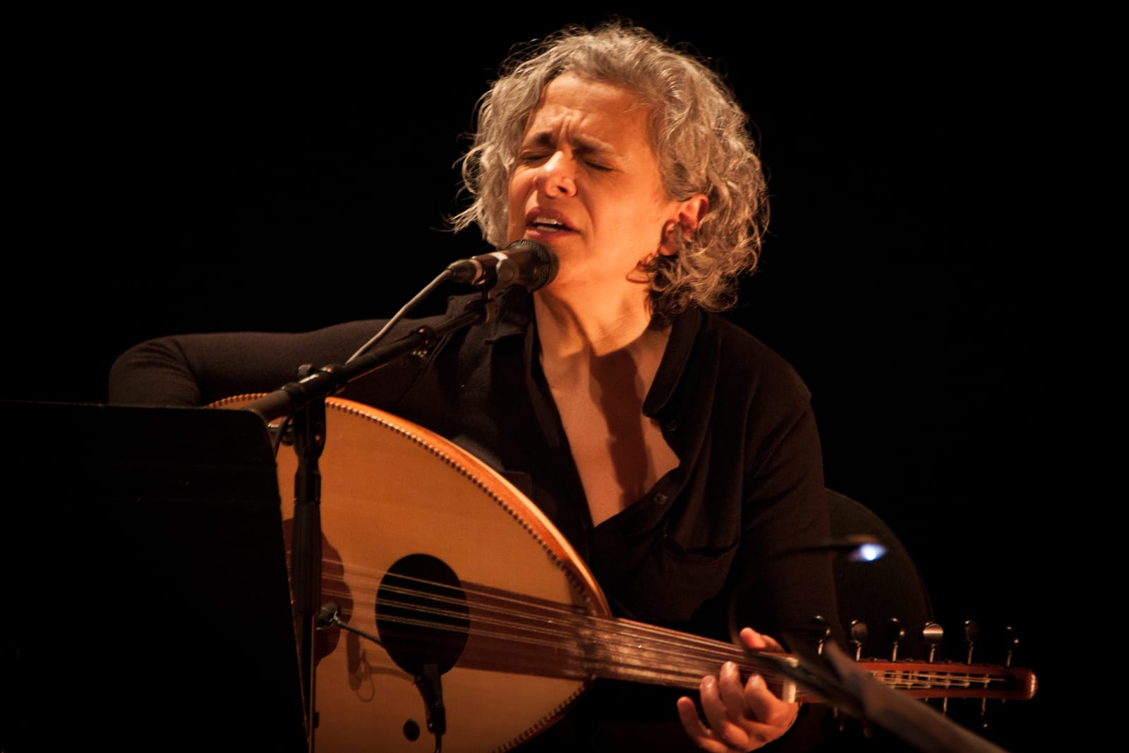 Kamilya Jubran : la voix libre qui réinvente l’Orient à Paris