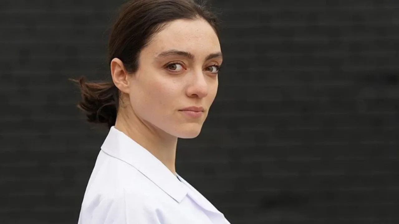 Merve Dizdar, ou l’art de tenir face au silence : une actrice à l’épreuve du cinéma de la durée