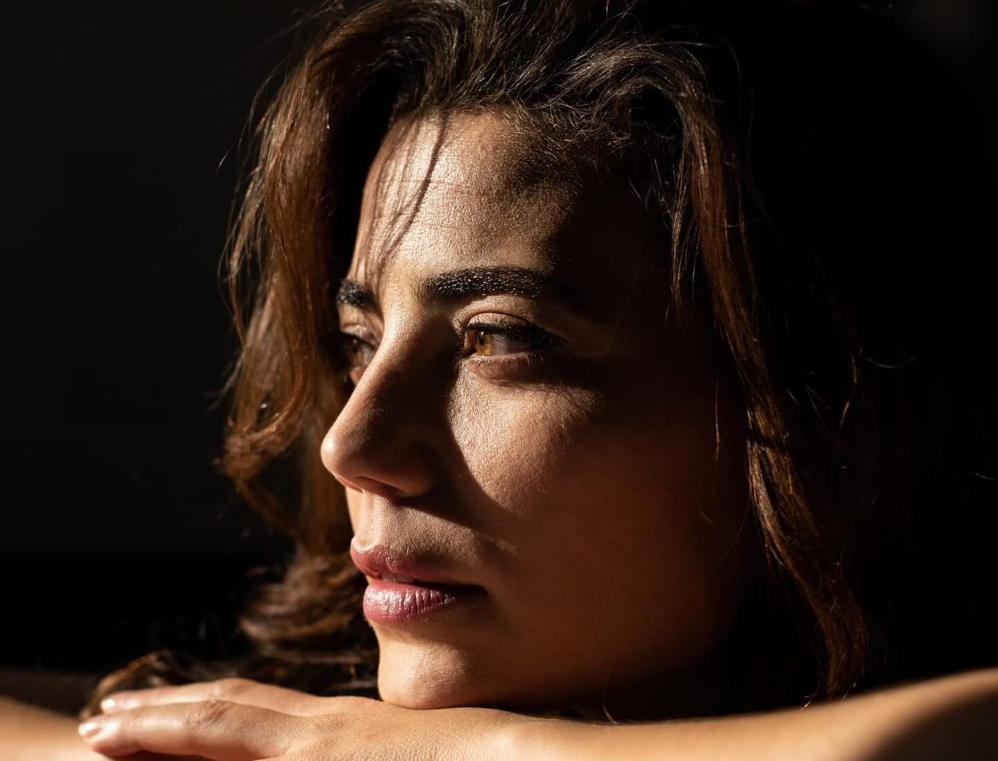 Nassima Benchicou, la présence tenue comme acte de jeu