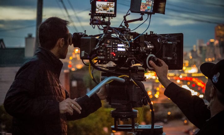 Quand la technologie occidentale façonne les langages médiatiques et artistiques en Orient