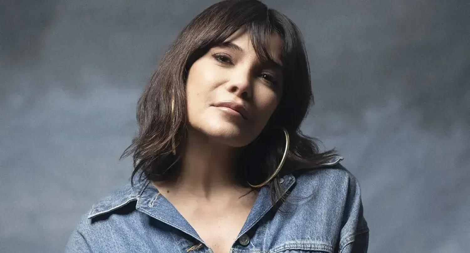 Neda Abou Farhat écrire debout depuis la chute