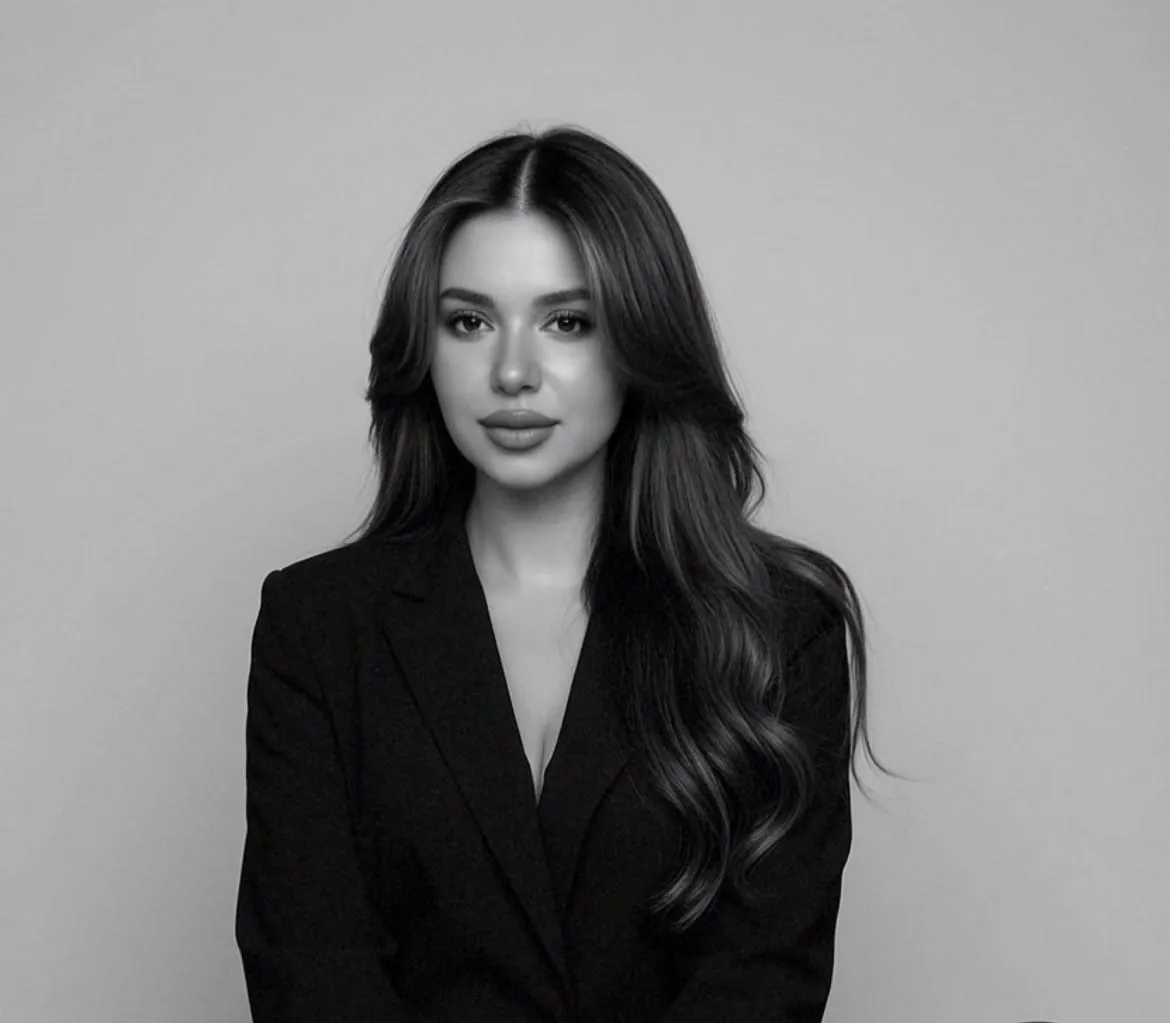 Menna Thabet Le visage comme territoire : naissance d’une génération qui fabrique l’identité visuelle arabe