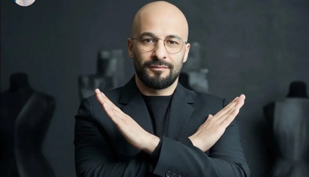 Muaz Al Baghdadi L’ingénieur de l’abaya moderne : quand l’Orient vestimentaire devient un système