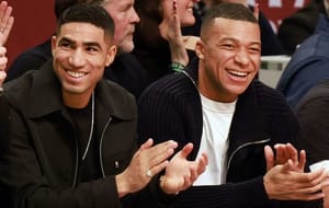 Lors de la Coupe d’Afrique des Nations au Maroc, quand Mbappé soutient Hakimi : un geste qui dépasse le football