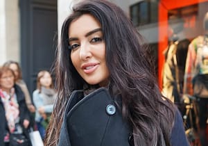 Mayssa Maghrebi face à Paris, une présence artistique au-delà des frontières et des images