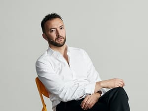 Nasreddine Dchar, l’acteur qui porte l’Orient au cœur de l’Europe