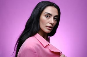 Yağmur Uzunoğlu, le jeu comme mémoire active : du théâtre de répertoire à l’écran contemporain