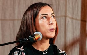 Faïza Guène Déplacer le récit, décentrer la langue