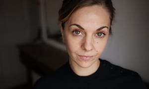 Barbara Lamballais Quand la scène devient un tribunal de la mémoire : le théâtre comme acte de justice