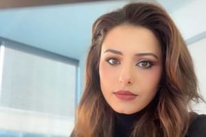 Assala Lamaa Écrire pour contenir : une poétique du silence et de la retenue