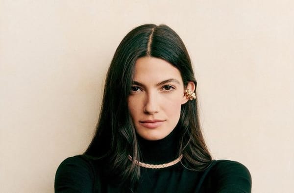 Tara Emad et Chanel : le visage oriental qui séduit la haute couture française