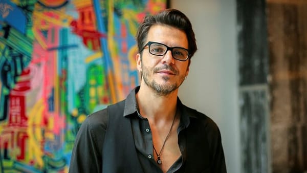 Mehmet Günsür, l’acteur turc au parcours européen : Paris comme horizon culturel