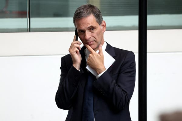 Rodolphe Saadé, homme d’affaires français issu d’une famille d’origine orientale, architecte d’un nouveau pôle médiatique privé en France, entre industrie globale et information stratégique.