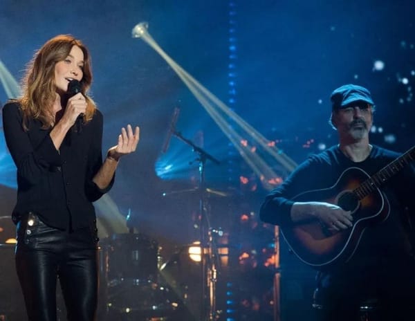 Carla Bruni, la voix française qui trouve un écho vibrant en Orient