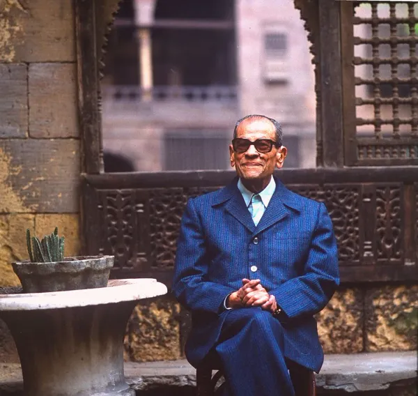Naguib Mahfouz : la voix arabe qui a façonné l’imaginaire littéraire français
