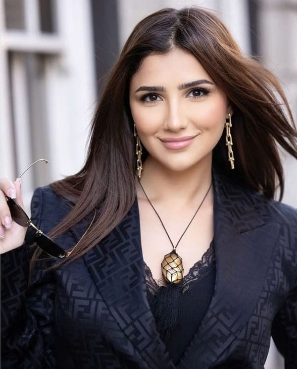 Mai Omar : l’éclat égyptien qui séduit Paris, capitale mondiale du style