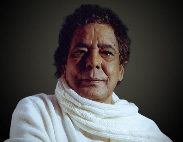La fidélité comme méthode, Mohamed Mounir face à l’écoute parisienne