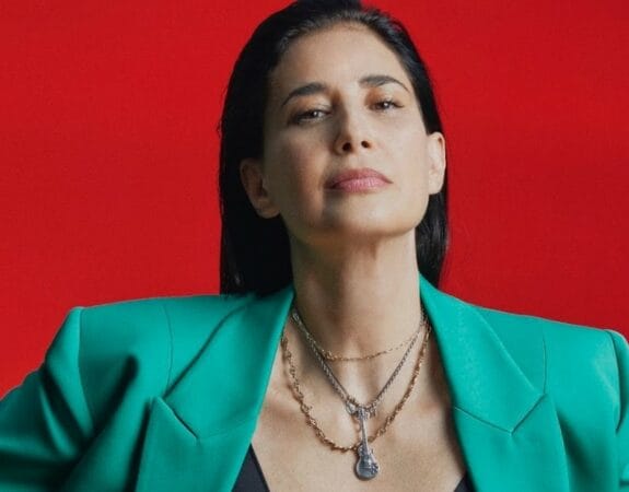 Yara Lapidus, Paris comme atelier d’une voix venue d’Orient