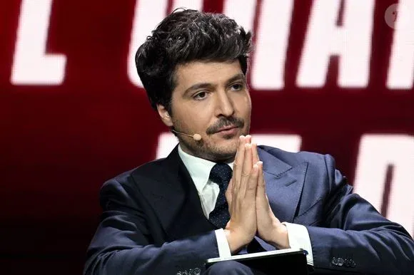 Eliot Deval réinventer la figure du journaliste à l’ère du regard permanent